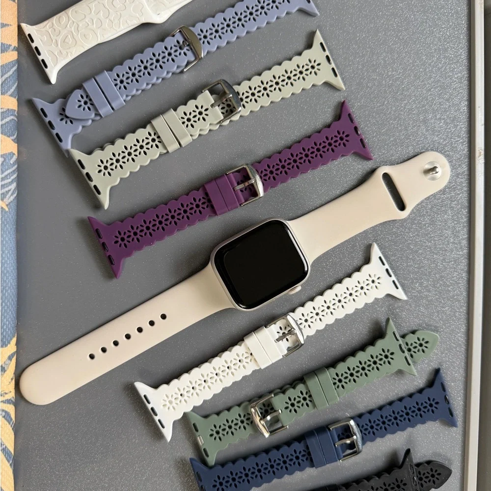 Apple Smartwatch 7 with multiple Bands